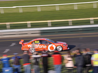Luff and Lowndes rule Sandown