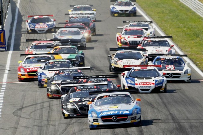 BATTLE OF THE WEEK: FIA GT feature race action at Zandvoort