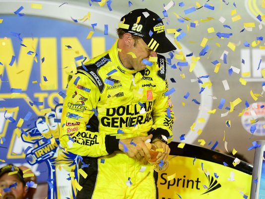 Kenseth holds off Kahne for Bristol win