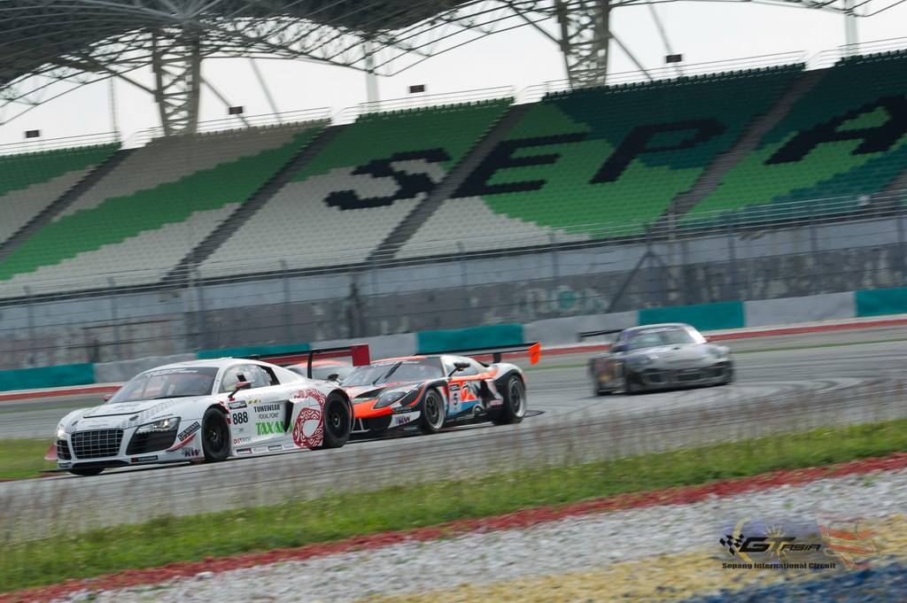BATTLE OF THE WEEK: GT Asia action from Sepang ft. Earl Bamber