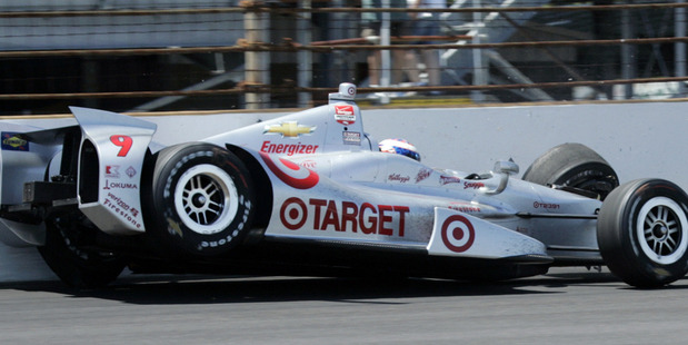 Dixon crashes out of Indy 500