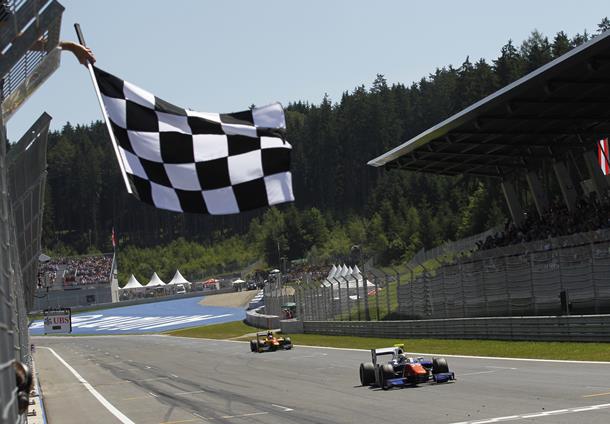 Cecotto holds on for GP2 Sprint win, Evans a strong 4th