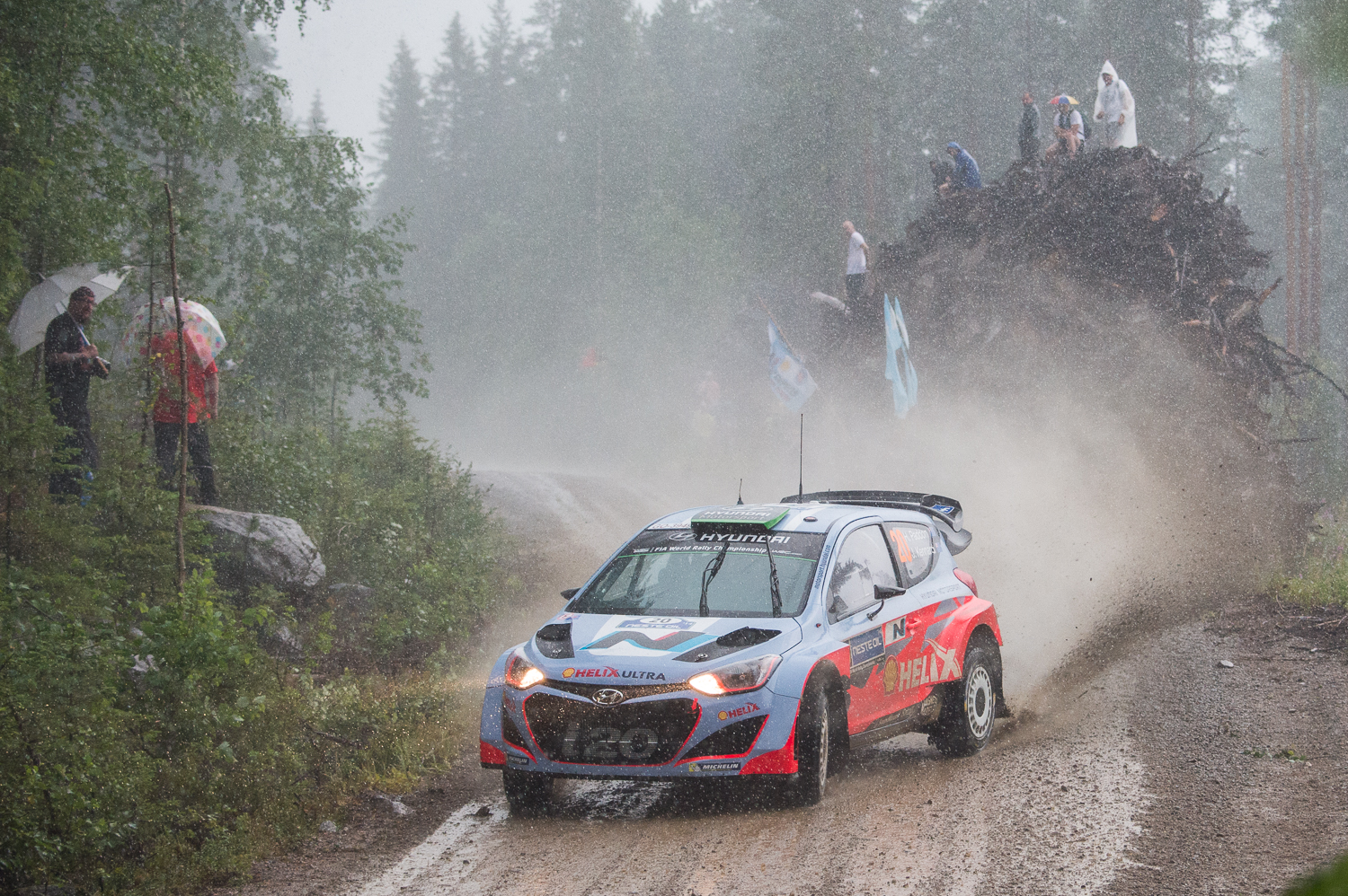 Solid start for Paddon/Kennard in WRC Finland