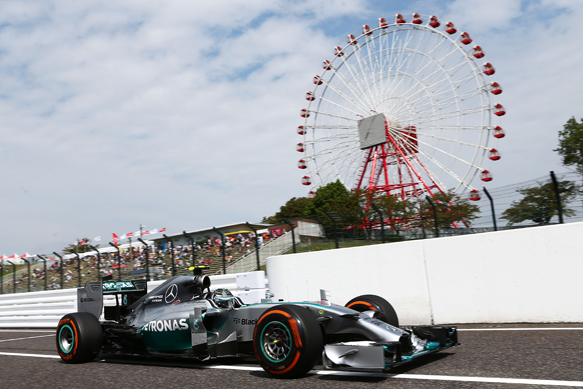 Rosberg beats Hamilton to Suzuka pole position