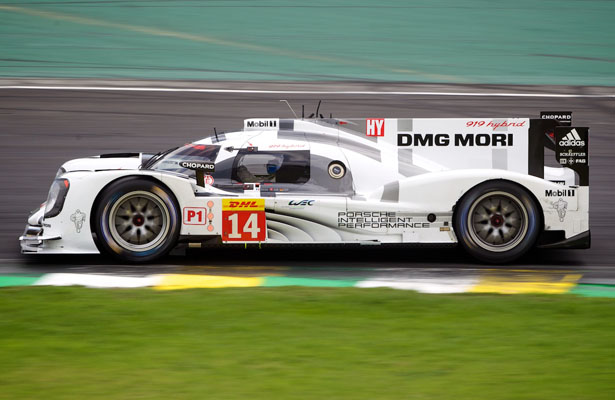 Porsche wins as Webber smashes out of the lead [+VIDEO]