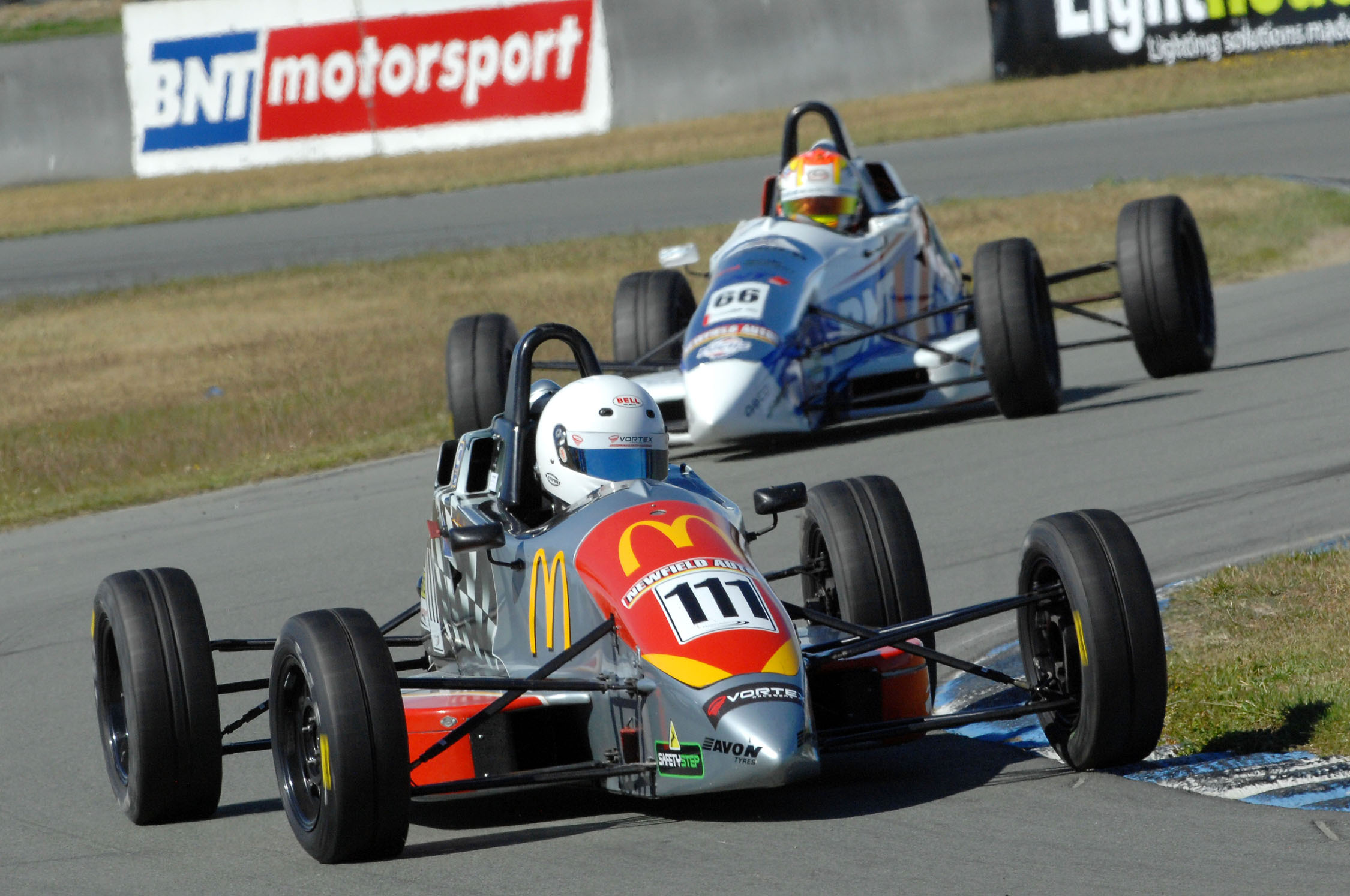Cockerton dominates Formula Ford at Teretonga