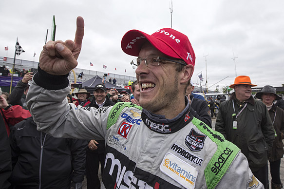 Dixon ejected by team mate Kimball, Bourdais wins in Detroit