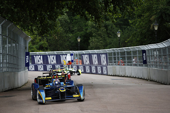 Buemi wins first London FE race to close points gap