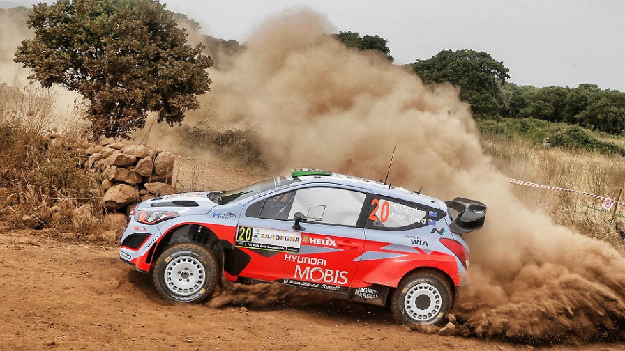 Paddon stuns to lead the opening day of WRC Sardegna