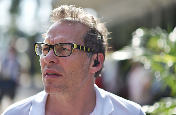 Villeneuve signs to race in Formula E