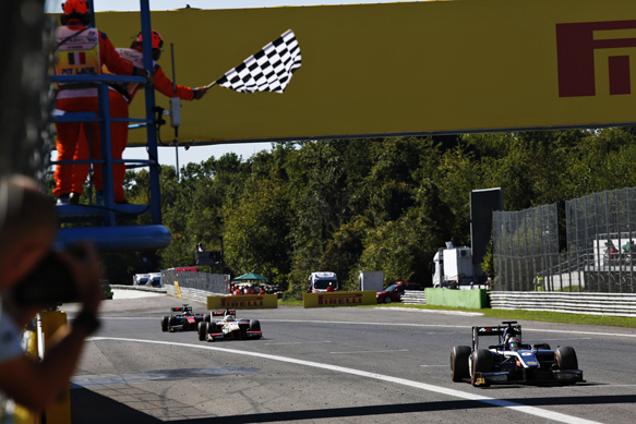 Evans snatches last lap lead for first win of GP2 season