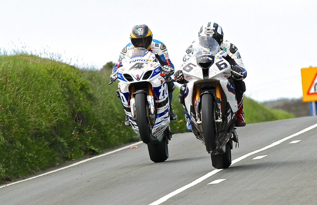 RIDE ALONG WEDNESDAY: Martin and Dunlop battle for full Isle of Man lap