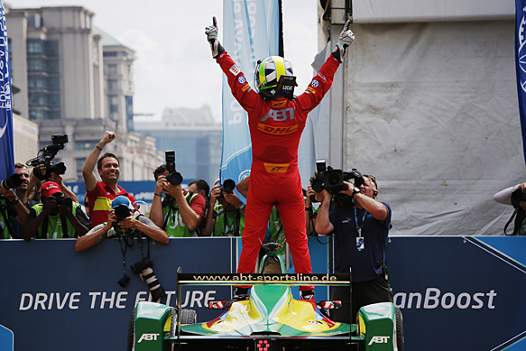 Di Grassi wins wild Putrajaya ePrix