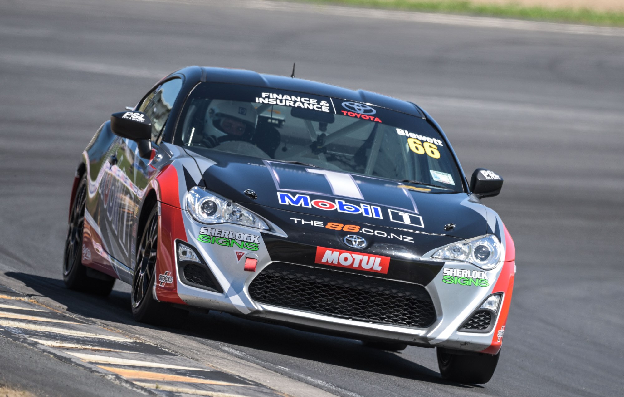 Blewett makes mincemeat of Toyota 86 rivals with six wins from six