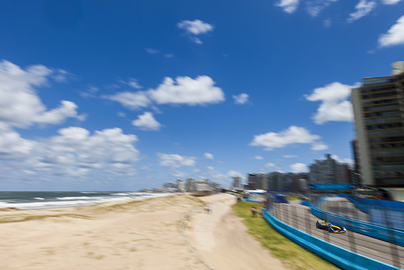 Buemi battles from fifth to win Punta ePrix