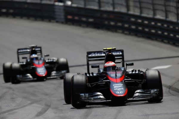 Newey: McLaren will rival Red Bull in 2016