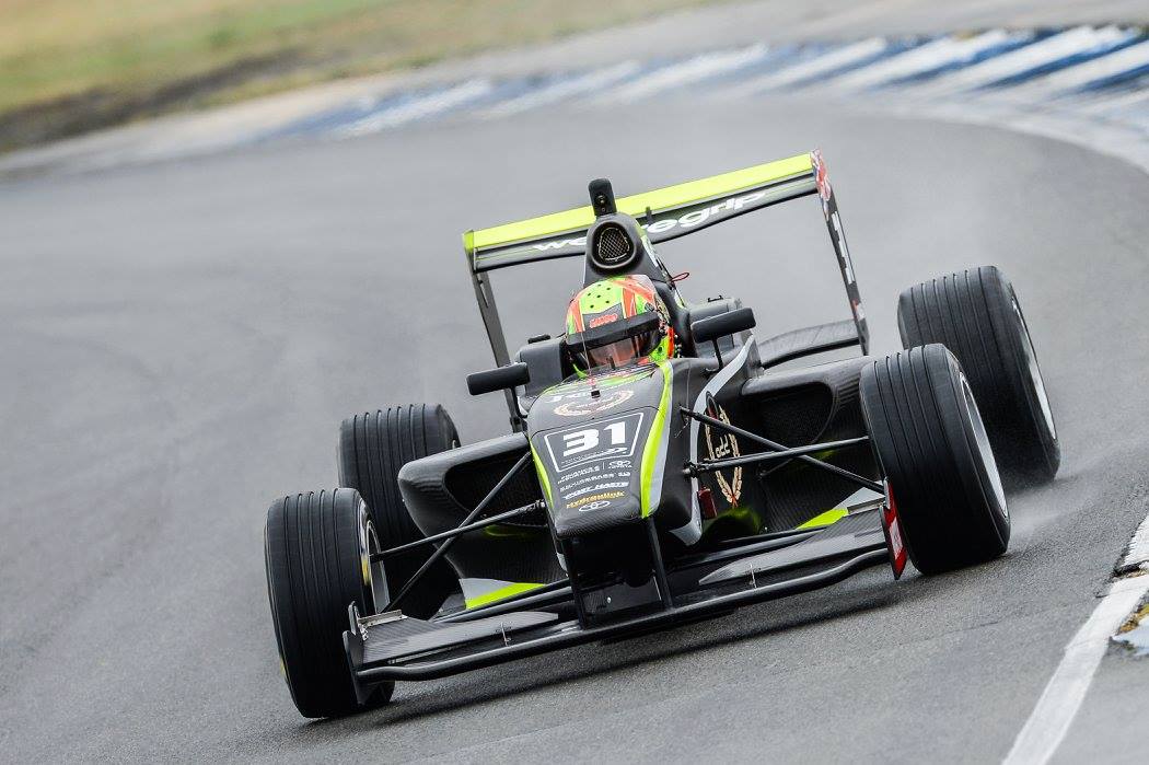 Norris outsmarts Piquet to win second TRS race at Ruapuna