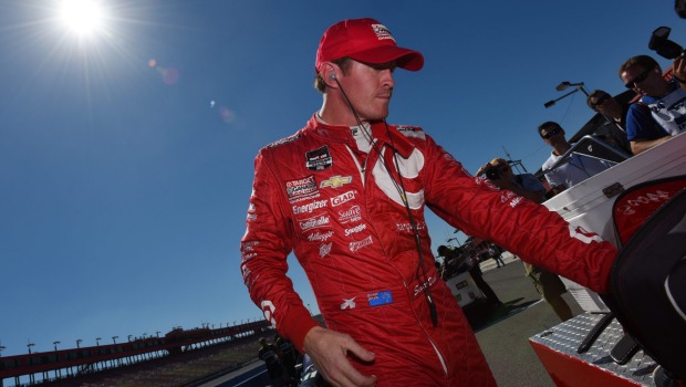 Dixon takes first win at Phoenix to kickstart Indycar title defence