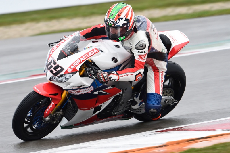 Nicky Hayden takes first World Superbike win at a wet Sepang