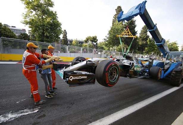 Lauda: Hamilton “destroyed” room after Baku qualifying mistake