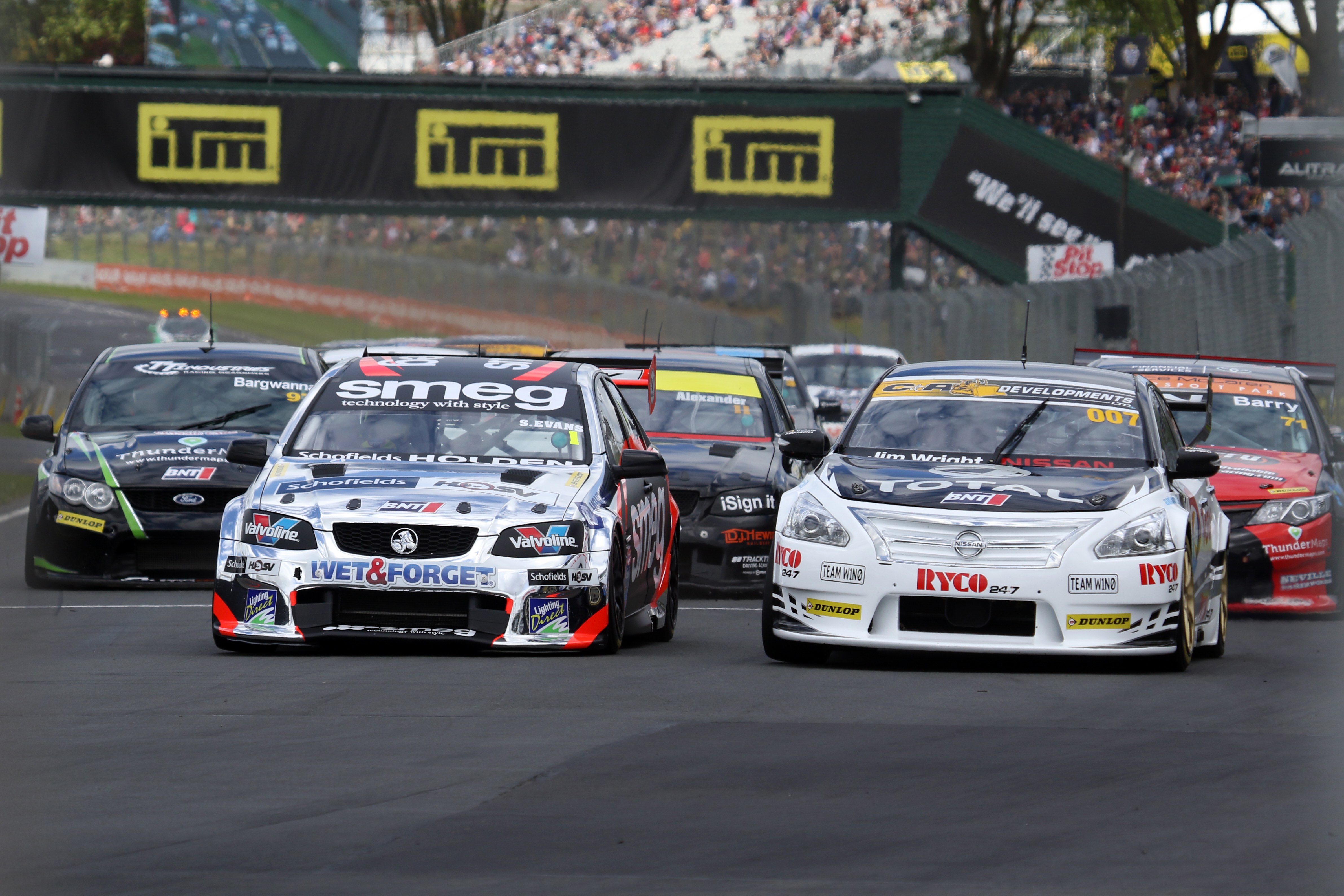 Evans unchallenged at Pukekohe NZ Touring Cars opener