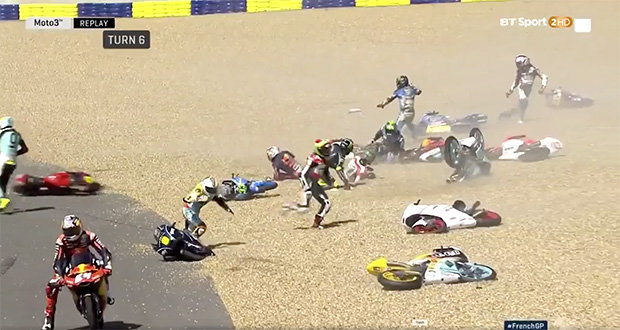 V8 Supercars Calendar 2017 >> Watch As Half The Moto3 Field Crash Out On Oil At Le Mans V8 Supercars Calendar 2017 >> Watch As Half The Moto3 Field Crash Out On Oil At Le Mans