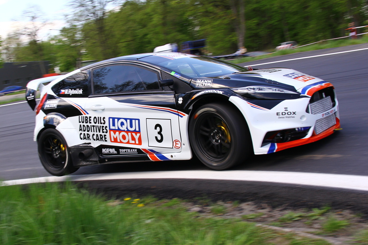 V8 Supercars Calendar 2017 >> VIDEO: Ford Focus RS x Mitsubishi Evo 650hp Hill Climb ... V8 Supercars Calendar 2017 >> VIDEO: Ford Focus RS x Mitsubishi Evo 650hp Hill Climb ...