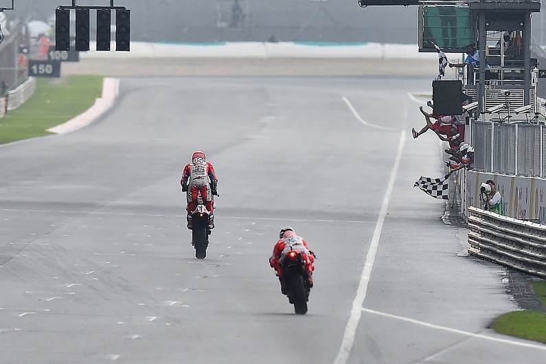 Dovizioso wins at Sepang to keep MotoGP title race wide open