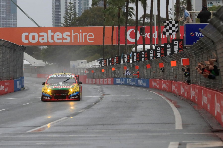 Mostert/Owen survive wet and wild Gold Coast opener for victory