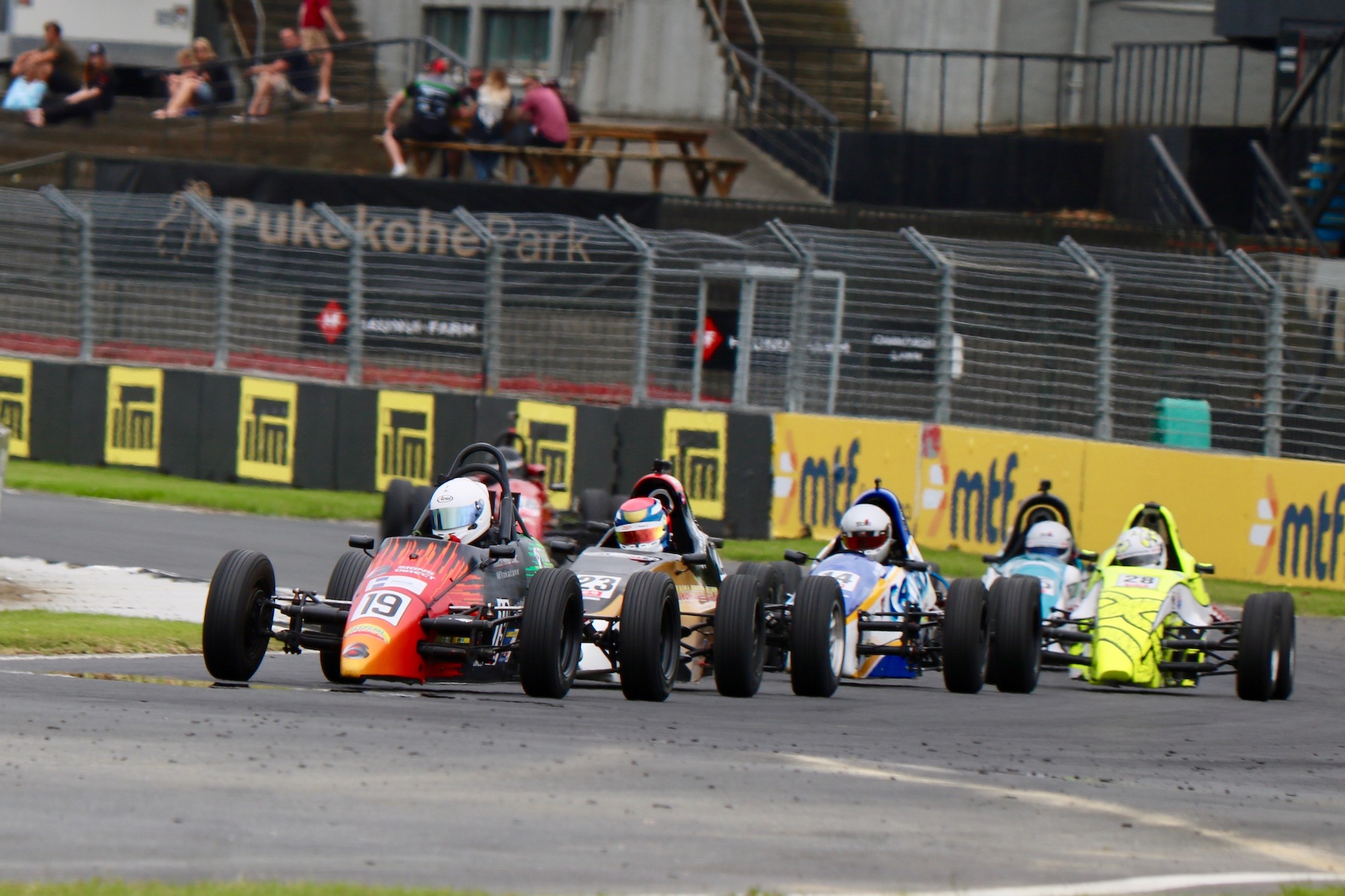 Hendl-Cox tops chaotic NZ Formula First round at Pukekohe